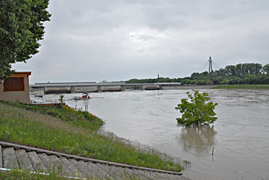 Hochwasser 2013 Entlastungsrinne Wehr 2