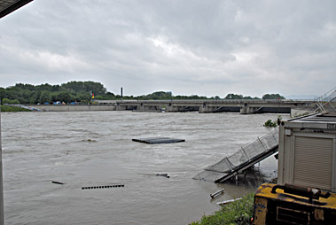 Hochwasser 2013 Entlastungsrinne Wehr 2
